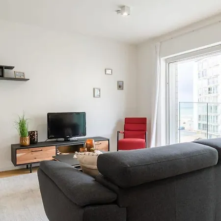 Lovely With Terrace And Sea View Apartment *